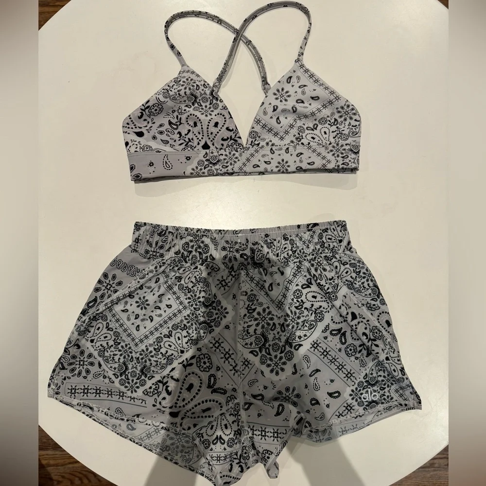 ALO Yoga White and Black Paisley Bandana Bra & Shorts Set